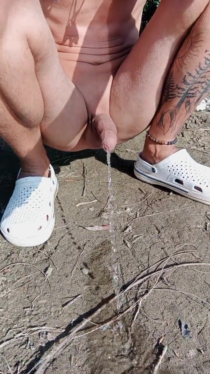 Pissing on the ground no cum 312