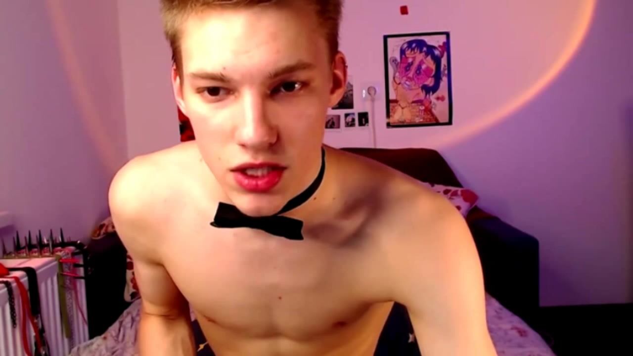 Playing and cumming on cam 124 cam stud cums hard on live show
