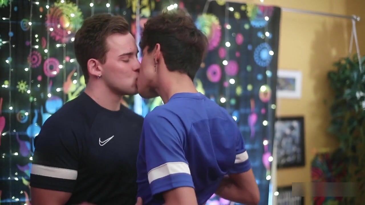 Soccer twinks bareback after daddy muscle cock fuck