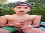 Poolboy teen entlädt riesige ladung