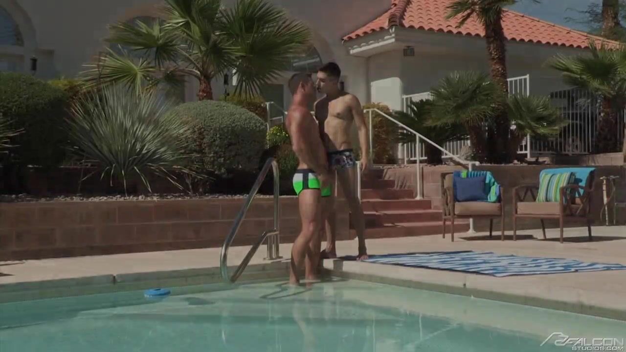 Videos de follada intensa al borde de la piscina
