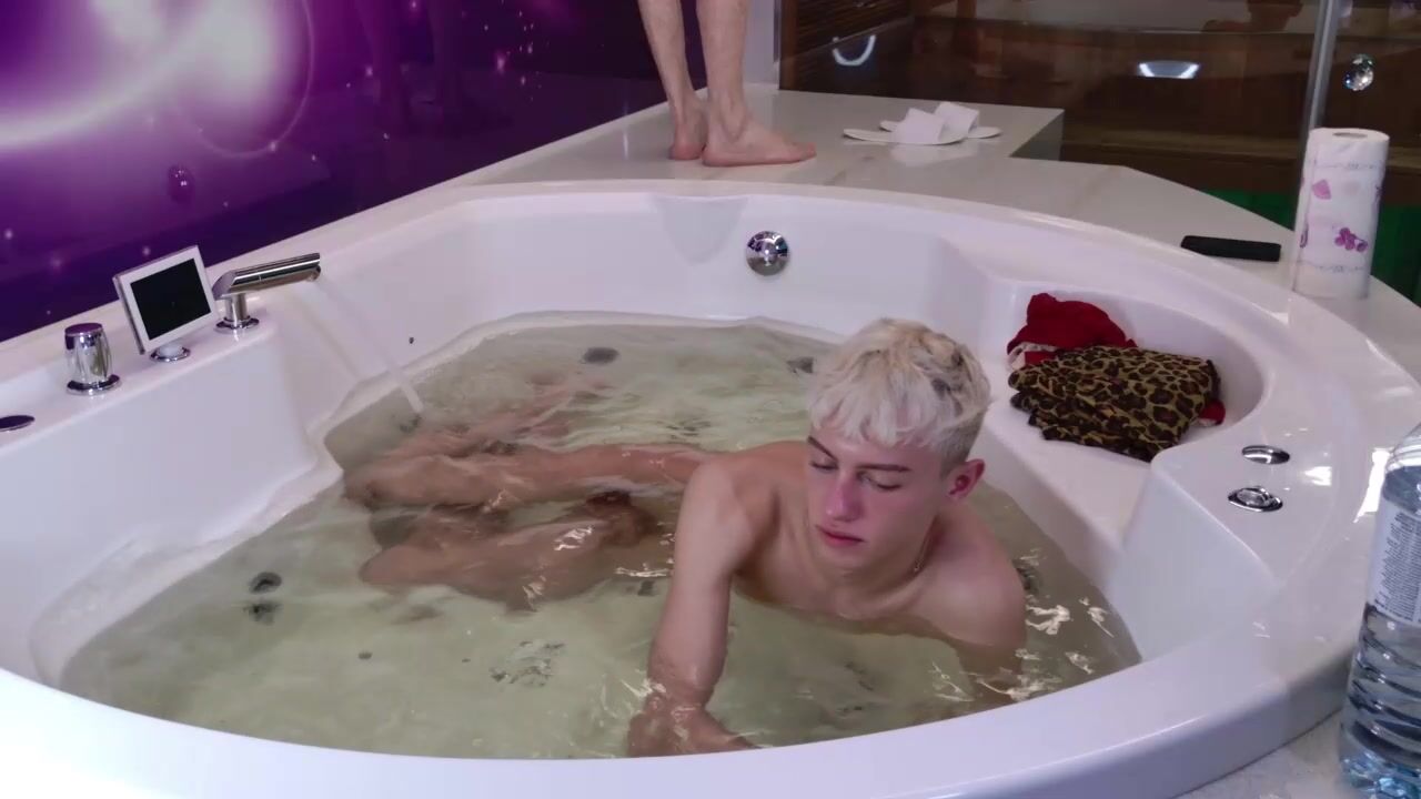 Sexy twinks in heißem hausgemachtem porno-rohr mit jerrylucky