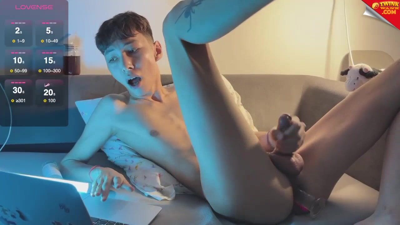 Twink solo cam show on hot sex tube