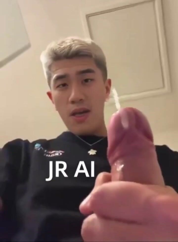 18岁小鲜肉给你热辣面部射精pov