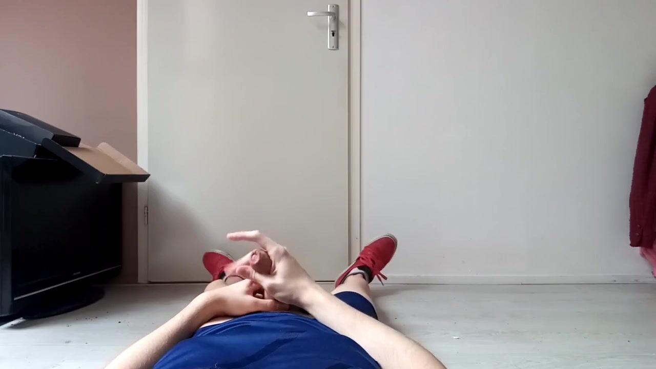 Pov jerking off in my gym clothes and nike janoski - 12-04-25