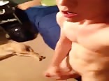 房间第一视角：打飞机并射精