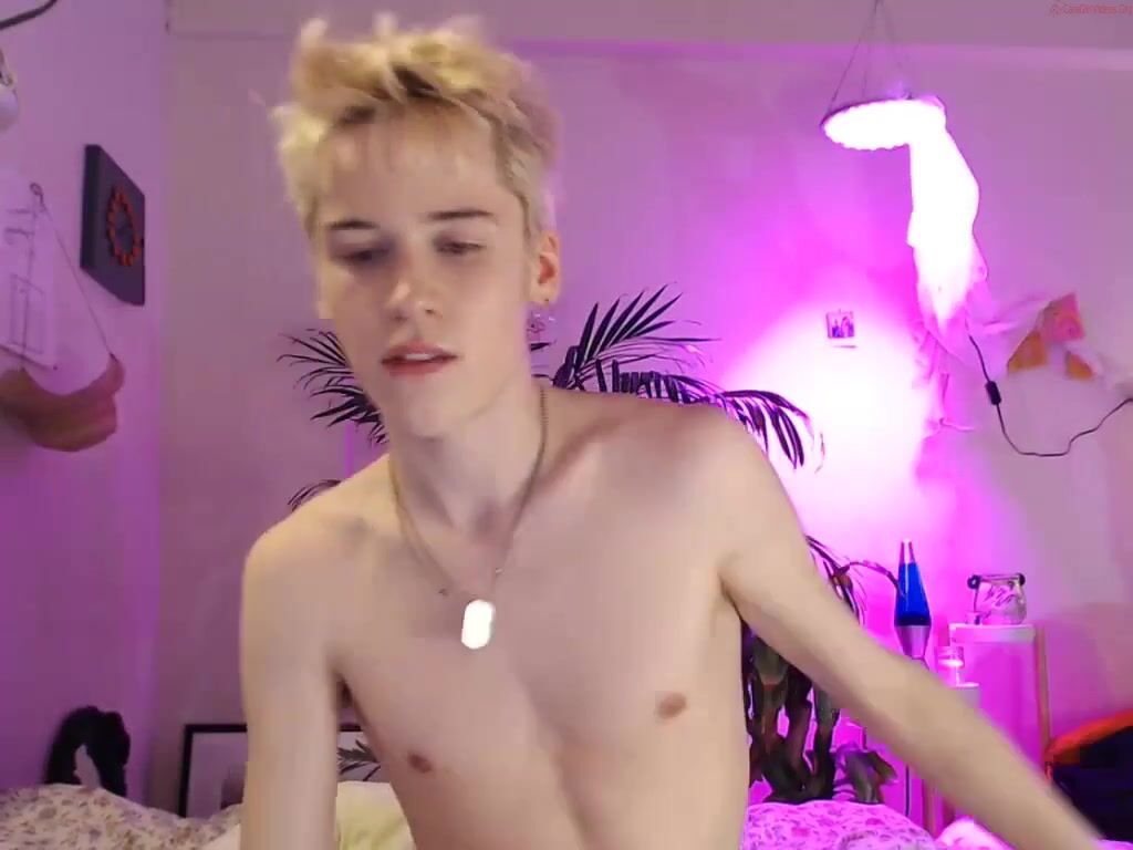 Blond twink takes daddy's bare muscle cock