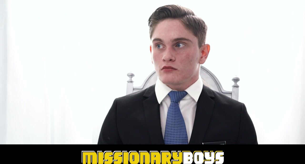 Twink guapo se lo monta con papá