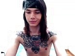 Chico guapo tatuado
