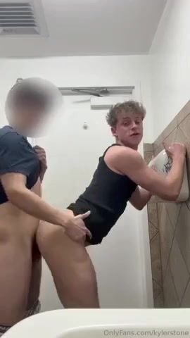 نيك في الحمام العام 3