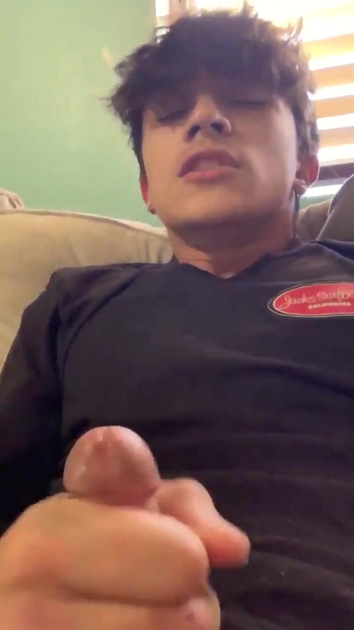 Twink rápido se masturba até gozar