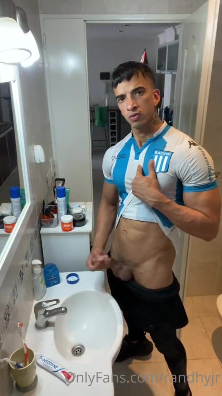 Twink randhyjr punheta no pau, papai musculoso assiste gozada sem capa