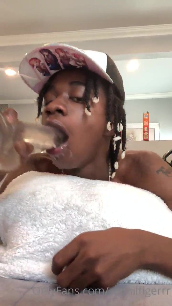 Rapper sucks dildo