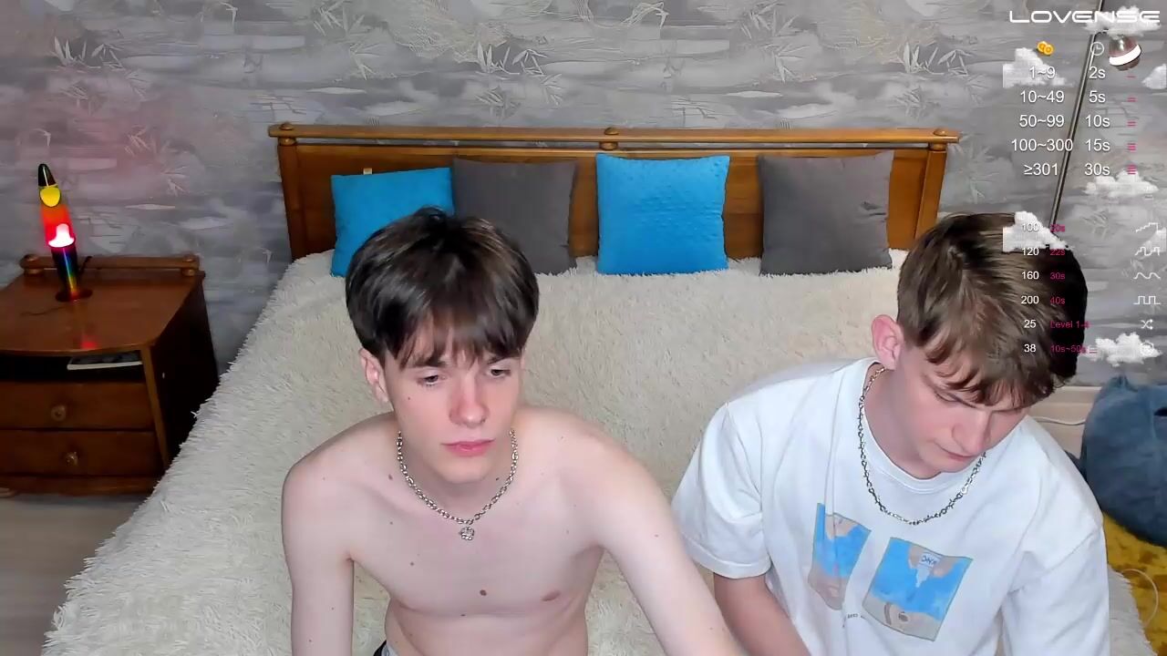 Raven twink hottie gets web action