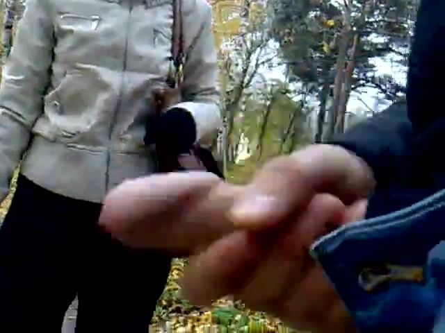 本物のツインクがダディを誘惑して生で挿入