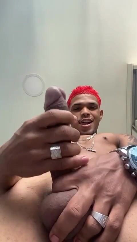 Ruivo novinho se masturba