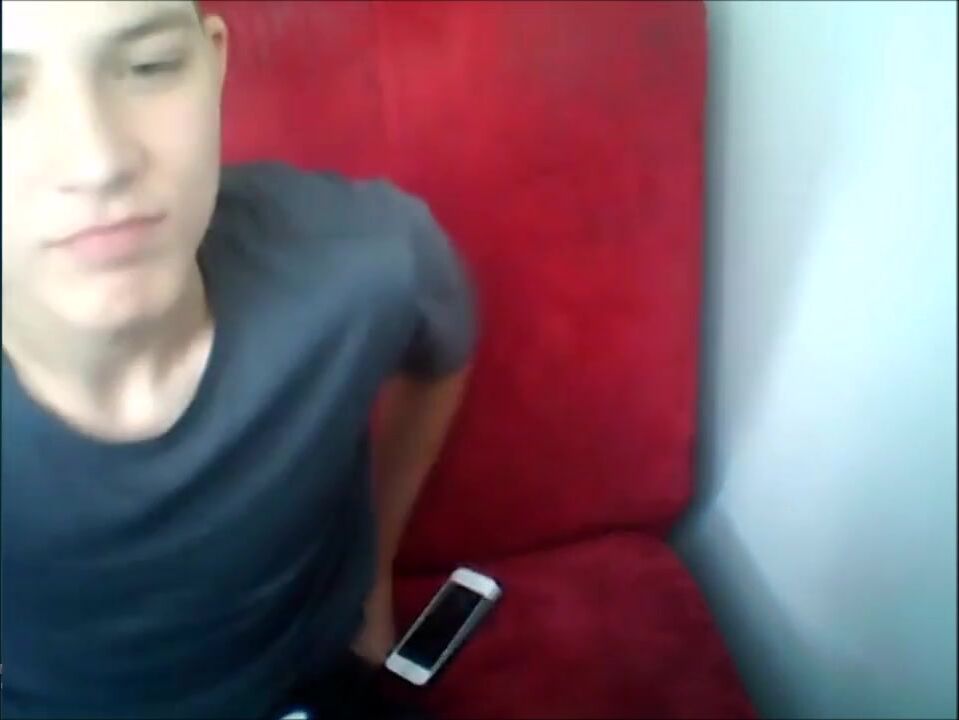 Twink wanks hard on red sofa
