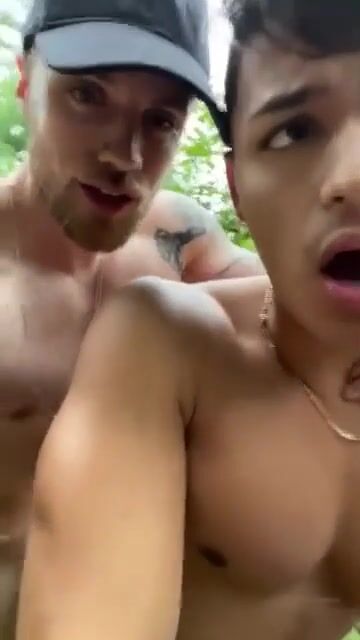 Amigo caipira soca o garoto no mato