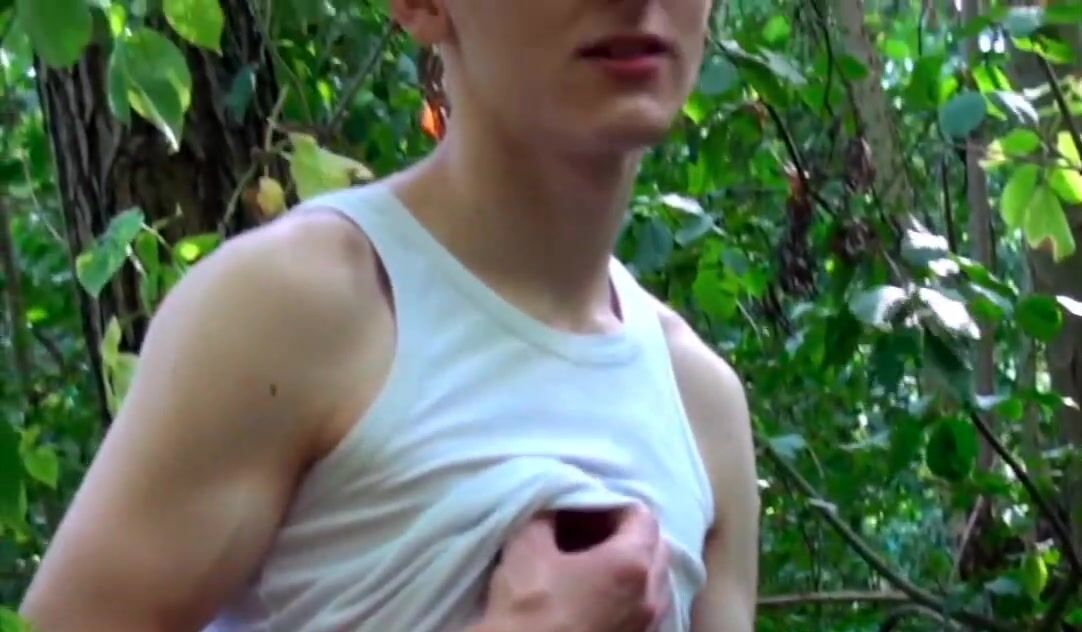 Outdoor twink rimjob action