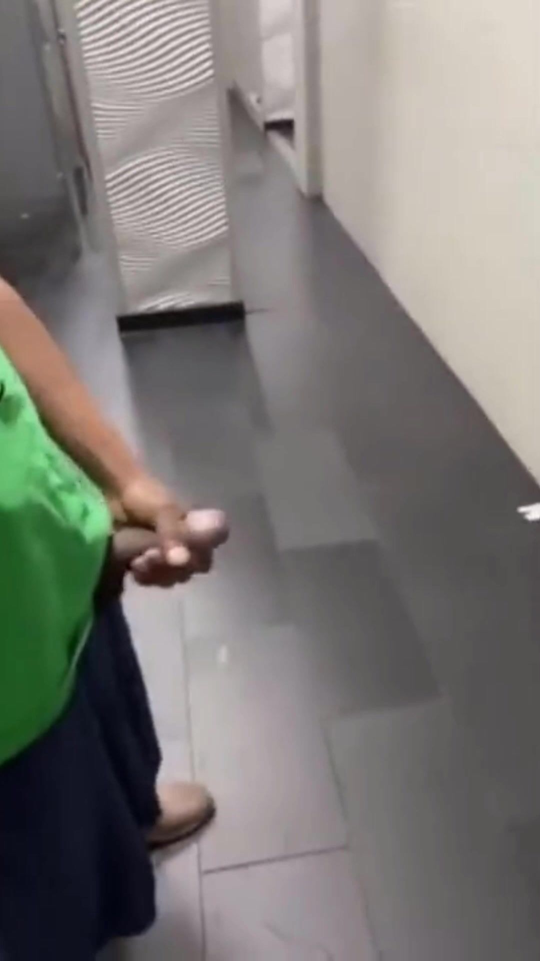 Risky gay cum action