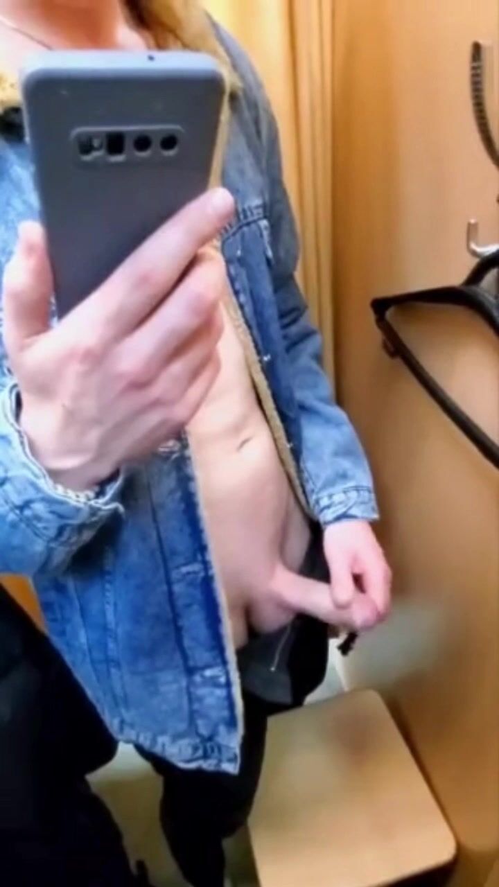 опасная дрочка в примерочной