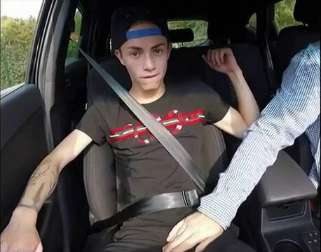Roadtrip bareback con twink amateur