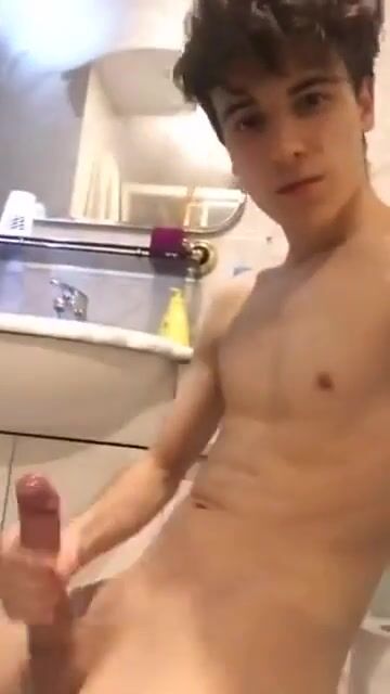 Big-dicked beauty rubs one out