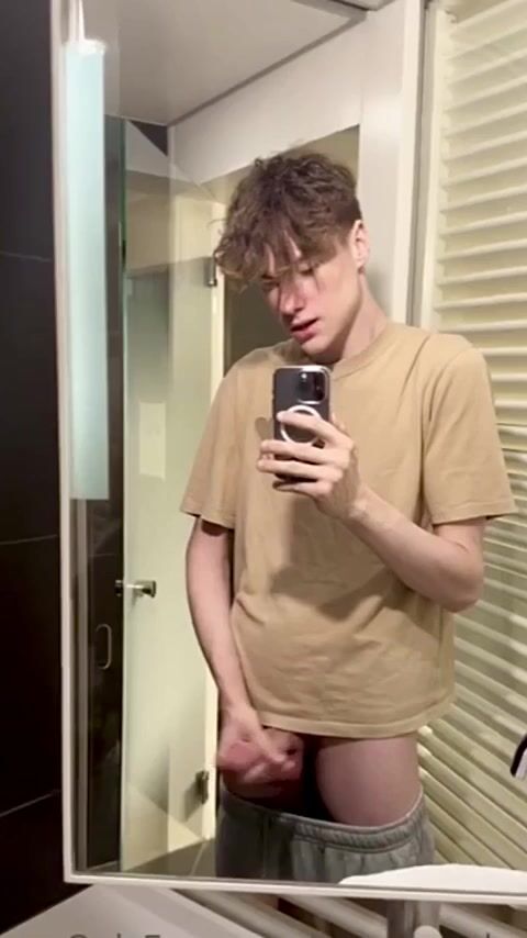 Rubax video - cute twink max cums all over the toilet