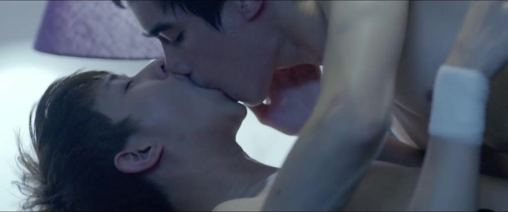 Noche oscura de vino tinto sin condón