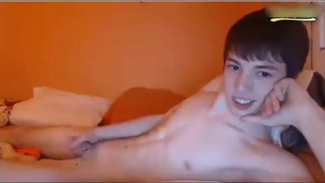 Slim twink wanks his cock & shows ass cumming