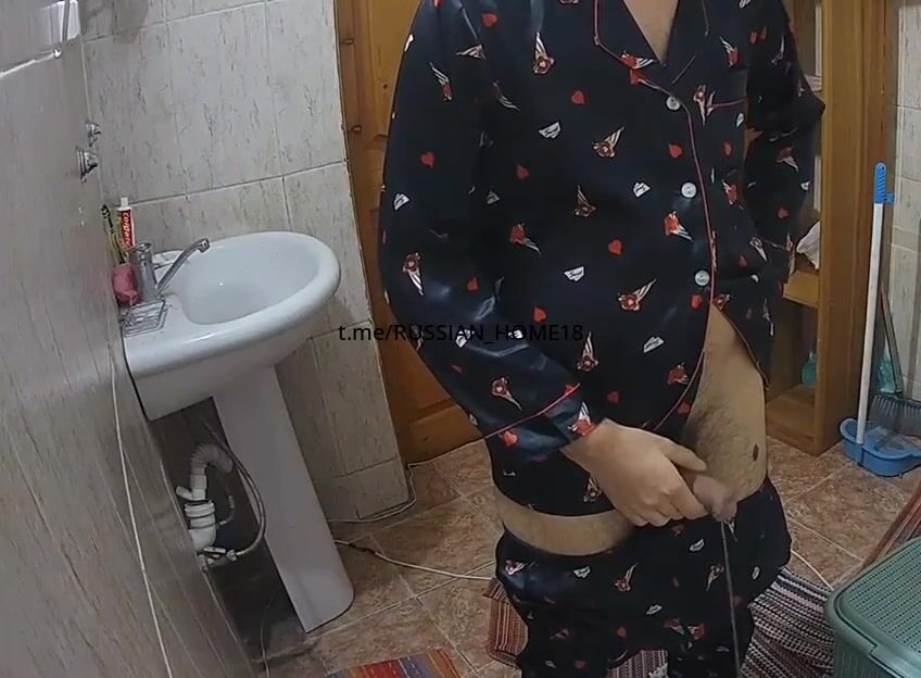 Espectáculo de meada en ipcam de adolescente hetero ruso