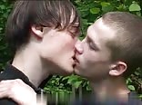 Chicos rusos tienen sexo salvaje al aire libre