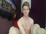 Ado russe se branle en webcam