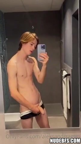 Hot twink wanks in toilet gay porn