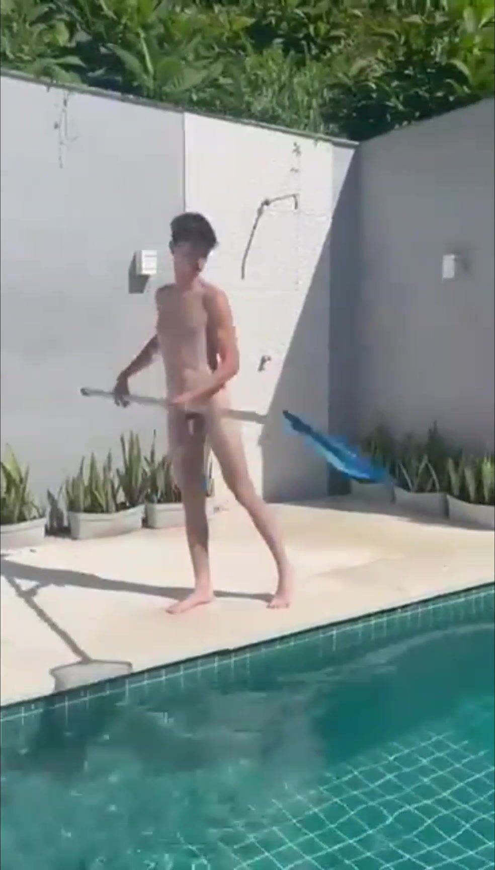Ado papa muscle bareback bite piscine propre