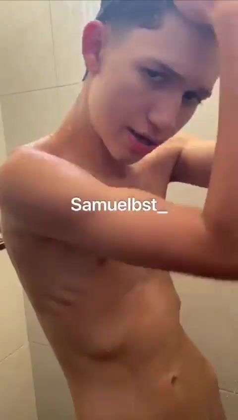 Samuel tomando banho masturbando cam boys porn