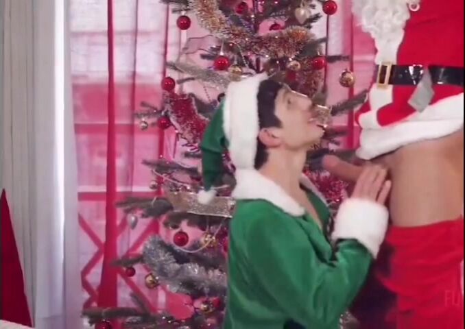 Santa cums to town-310