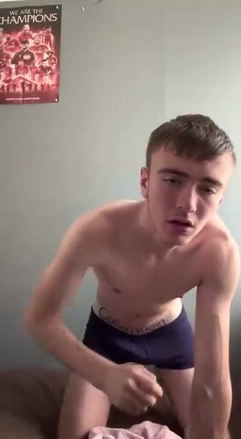 Amateur-chav pisst sich an