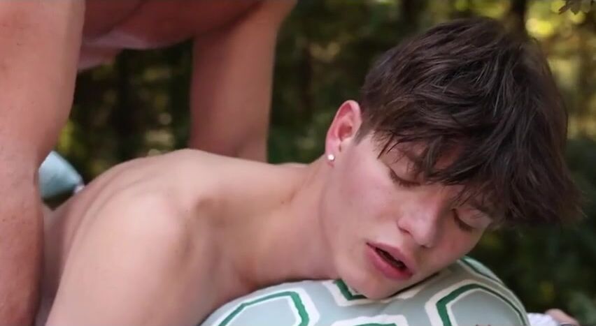 Tubo porno gay secreto: twink papi musculoso a pelo polla