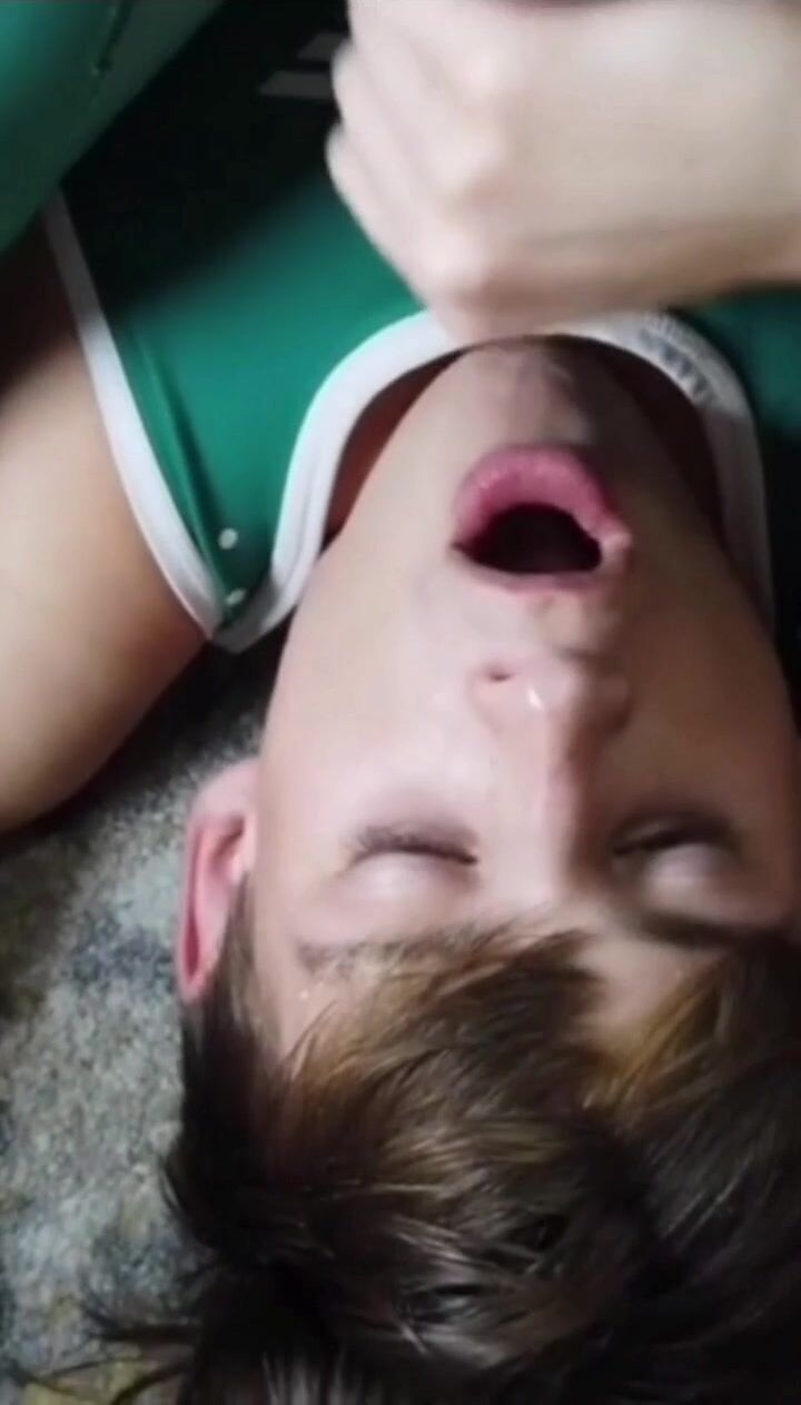 绿色少年自吸阴茎