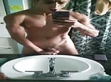 Selfie vid shows hands-free cum shooting