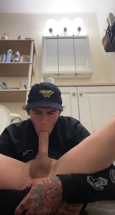 Selfsucker shows off hard skills