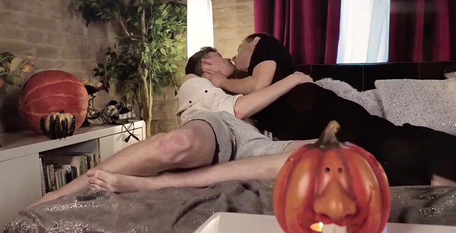 Halloween bareback twink daddy muscle cock