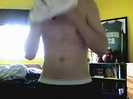 Sexy teen zeigt sich vor der kamera