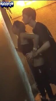 Sexo na festa escondido