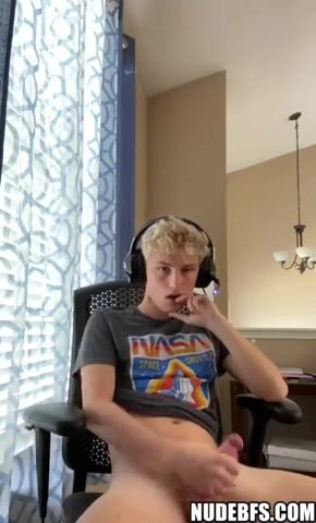 Sexy blonde gamer twink rides daddy muscle cock bareback