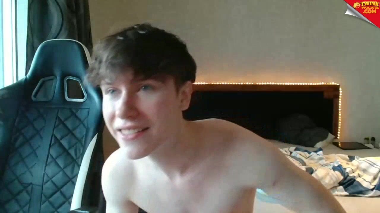 Twink solo cam show strokes hard cock
