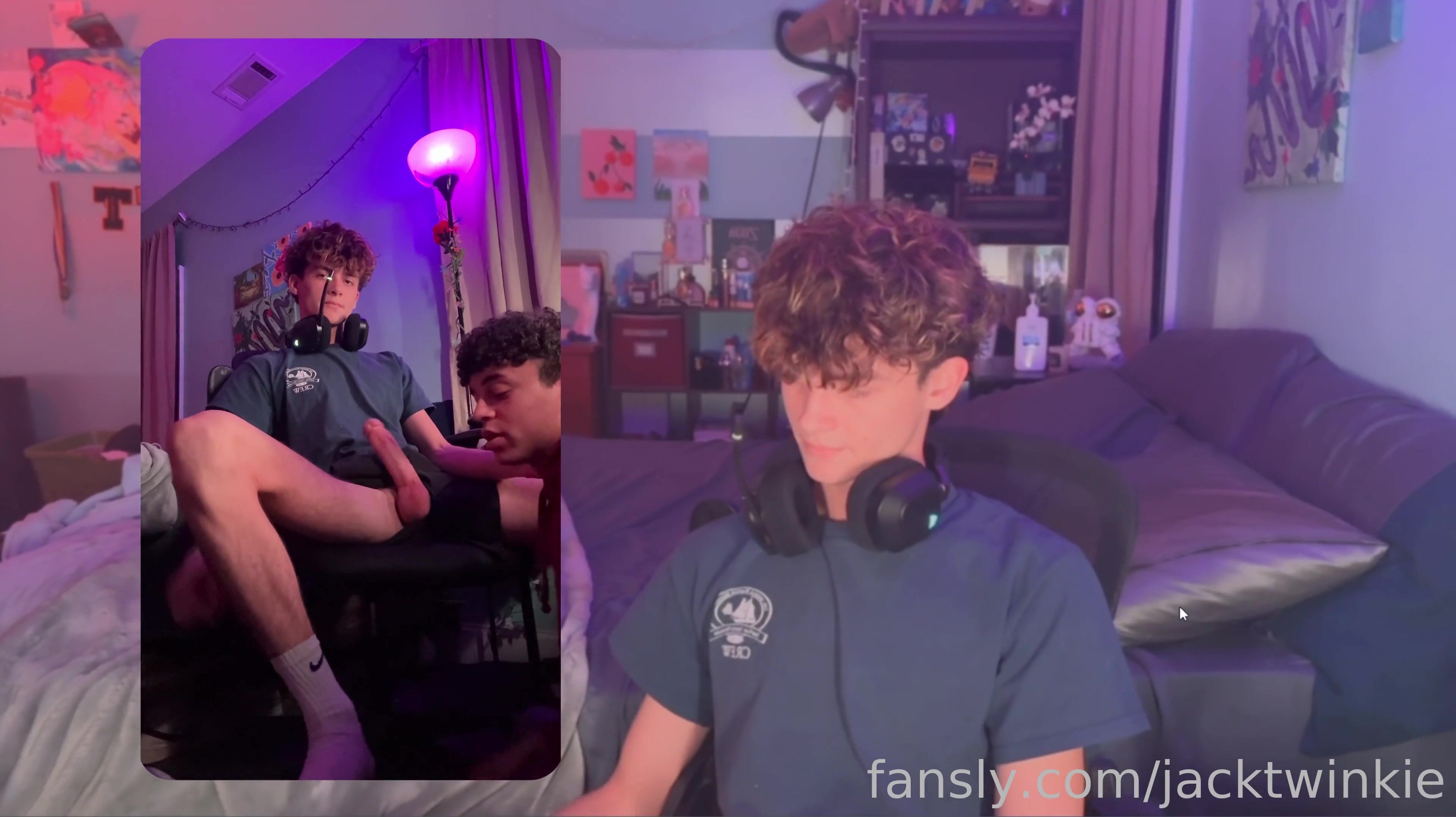 Twinks transam sem camisinha debaixo da mesa