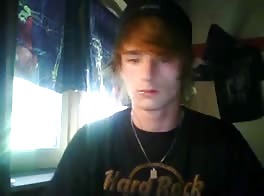 Süßer rothaariger twink wird sexy und echt