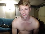 फिट लड़का boycams.ca पर दिखावा करता है